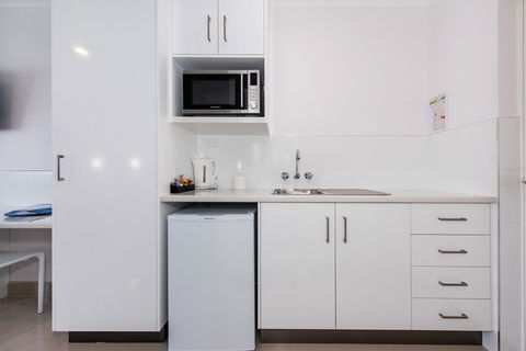 Casa Nostra Motel Mackay - Pubs and Clubs 3