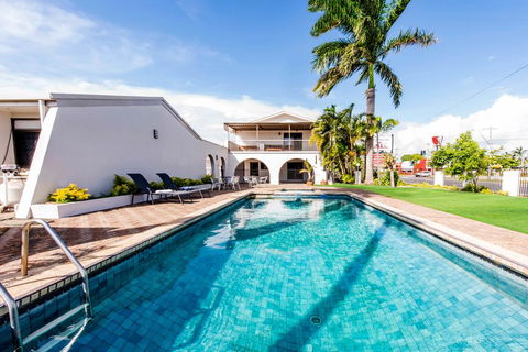 Casa Nostra Motel Mackay - Pubs and Clubs 0