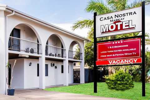 Casa Nostra Motel Mackay - Pubs and Clubs 1