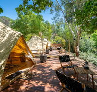 Castlemaine Gardens Luxury Glamping - Pubs and Clubs