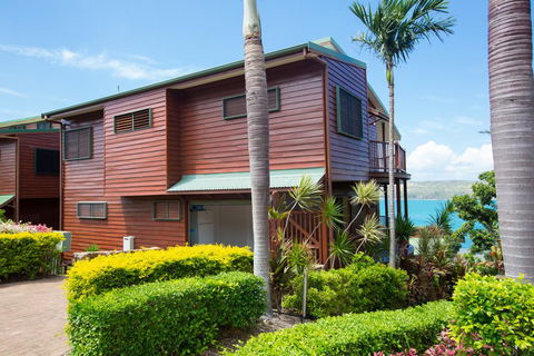 Casuarina Cove 13 - Pubs and Clubs 0