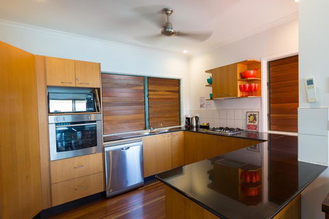 Casuarina Cove 13 - Pubs and Clubs 3