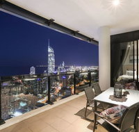 Cavill Avenue Luxury Private Apartments - Pubs and Clubs