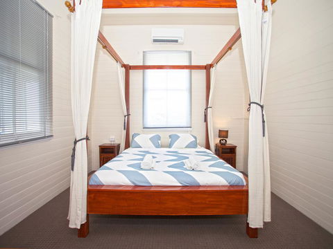 CBD Holiday Home - Pubs and Clubs 1