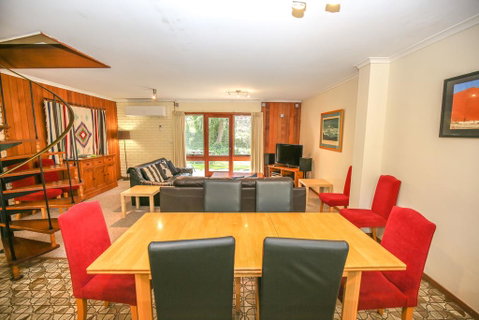 Cedar Holiday Units - Apartment 1 - Pubs and Clubs 2