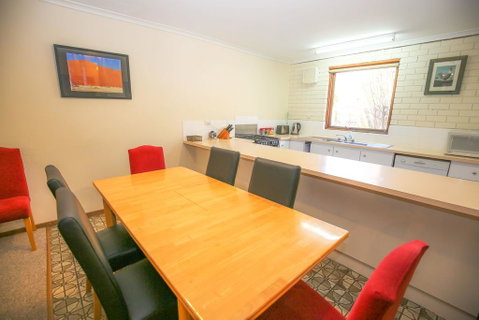 Cedar Holiday Units - Apartment 1 - Pubs and Clubs 3