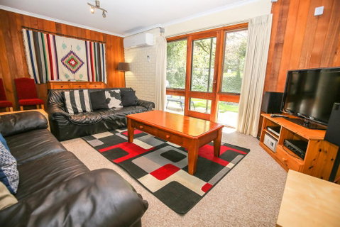 Cedar Holiday Units - Apartment 1 - Pubs and Clubs 0