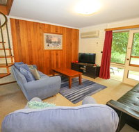 Cedar Holiday Units - Apartment 2 - Pubs and Clubs