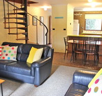 Cedar Holiday Units - Apartment 3 - Pubs and Clubs