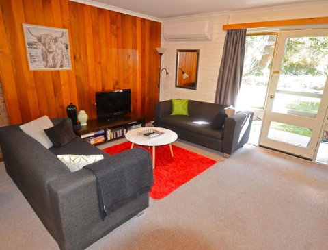 Cedar Holiday Units - Apartment 4 - Pubs and Clubs 0