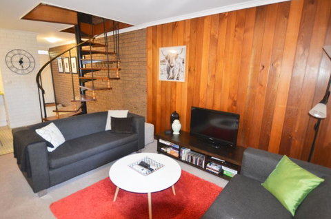 Cedar Holiday Units - Apartment 4 - Pubs and Clubs 1