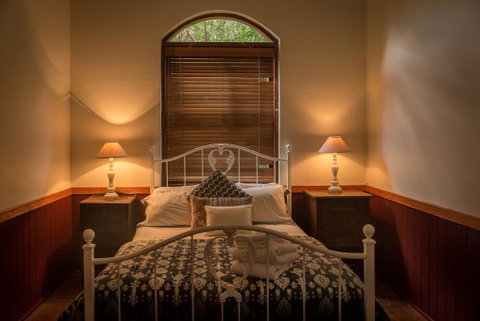 Celestial Dew Guest House, Day Spa, Retreat - Go Out 2