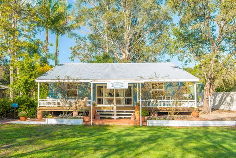 Celestial Dew Guest House, Day Spa, Retreat - Go Out 0