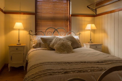 Celestial Dew Guest House, Day Spa, Retreat - Go Out 1