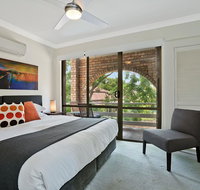 Centennial Terrace Apartments - Pubs and Clubs