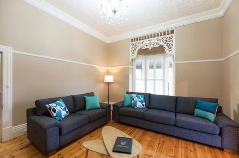 Central Charm - Pubs and Clubs 3