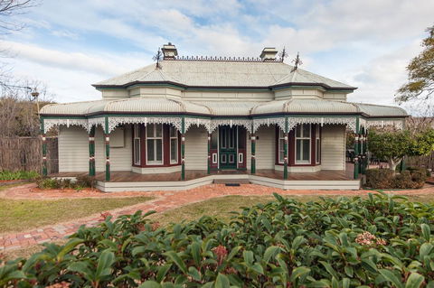 Central Charm - Pubs and Clubs 1