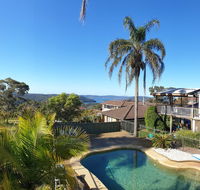 Central Coast Getaway 4B Family Holiday Home - Pubs and Clubs