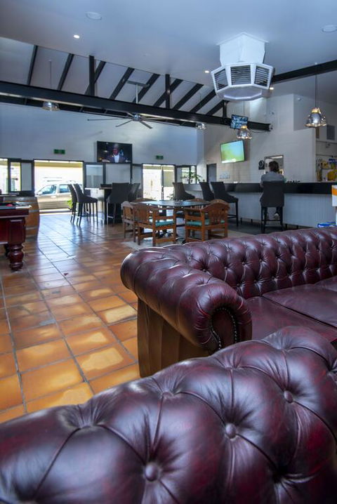 Central Motel - Pubs and Clubs 3