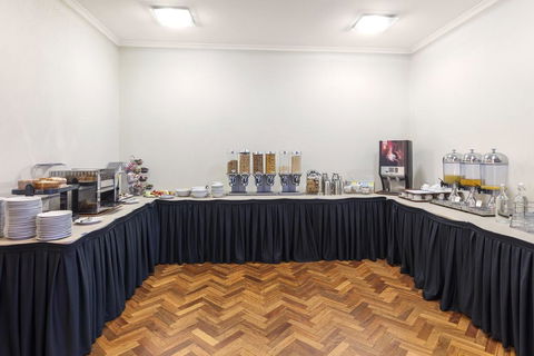 Central Motel & Apartments, Best Western Signature Collection - Pubs and Clubs 3