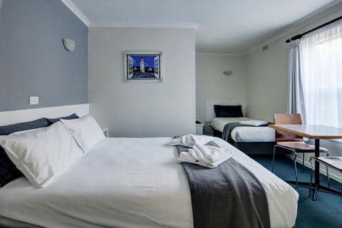 Central Motel Port Fairy - Pubs and Clubs 1