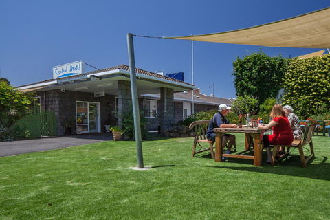 Central Motel Port Fairy - Pubs and Clubs 0
