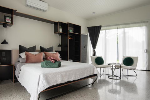 Central Noosa Dream Pad - Pubs and Clubs 2