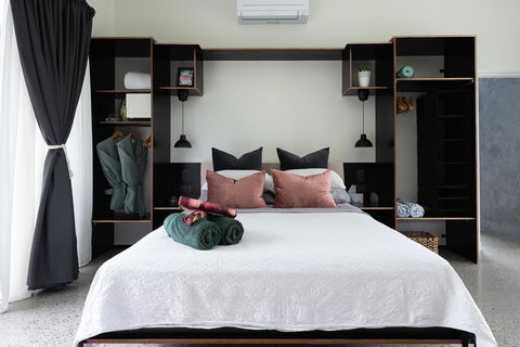 Central Noosa Dream Pad - Pubs and Clubs 1
