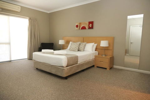 Centrepoint Apartments Griffith - Pubs and Clubs 1