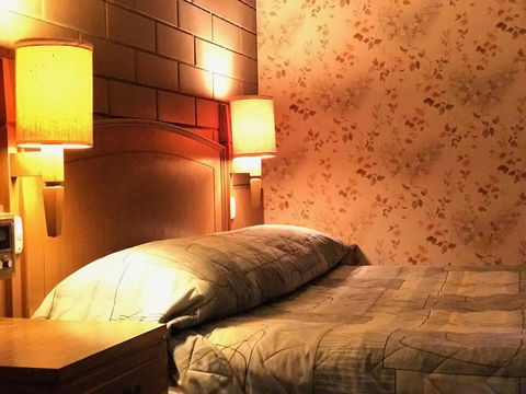 Century Motor Inn - Pubs and Clubs 3