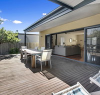 Charchie's by the Sea Pet friendly family home close to beach - Go Out