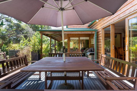 Charming Cottage On Gulls - Native Location - Pubs and Clubs 0