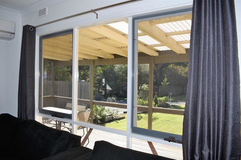 Charnwood Cottages In Warburton - Pubs and Clubs 1