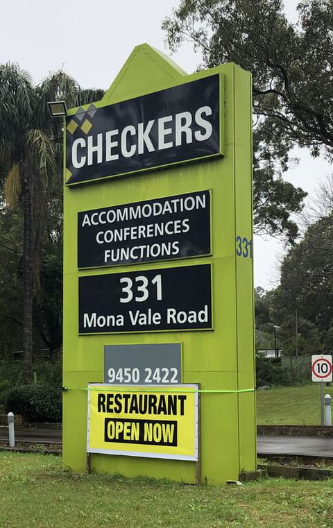 Checkers Resort - Pubs and Clubs 3