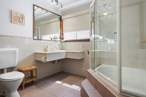 Cheero Cottage - Pubs and Clubs 3