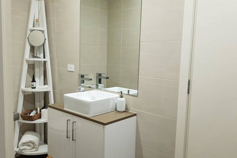 CHELSEA Family Home Close To Beach & Shops - Go Out 1