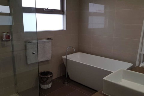 CHELSEA Family Home Close To Beach & Shops - Go Out 2