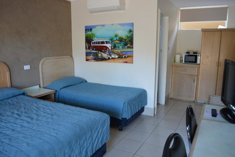 Chelsea Motor Inn - Pubs and Clubs 1