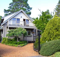 Cherry Cottage - Leura - Pubs and Clubs