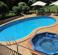 Chestnut Tree Holiday Units - Pubs and Clubs