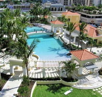 Chevron Renaissance Towers - Pubs and Clubs