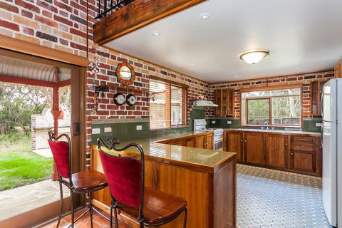 Chianti Cottages - Pubs and Clubs 3