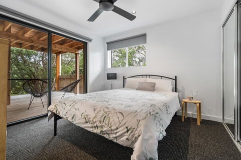 Chic Beach Studio - Pubs and Clubs 3