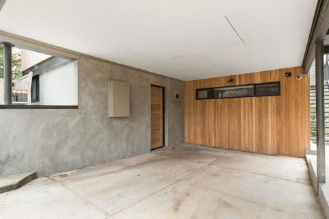 Chic Beach Studio - Pubs and Clubs 1