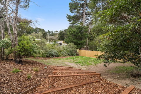 Chic Beach Studio - Pubs and Clubs 2