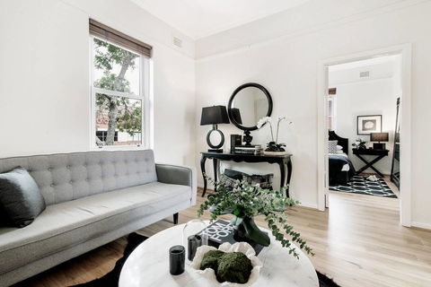 Chic Woollahra Pied-Ã -Terre With Parking - Pubs and Clubs 1