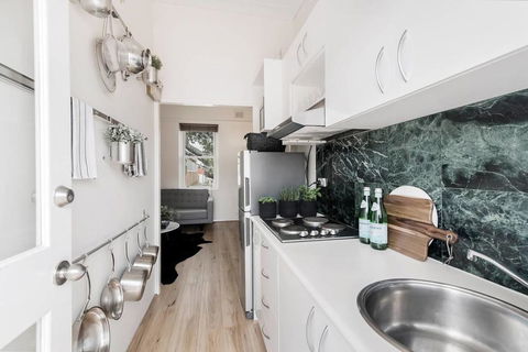 Chic Woollahra Pied-Ã -Terre With Parking - Pubs and Clubs 3