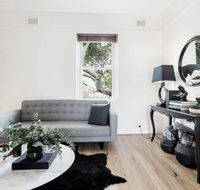 Chic Woollahra Pied--Terre with Parking - Pubs and Clubs