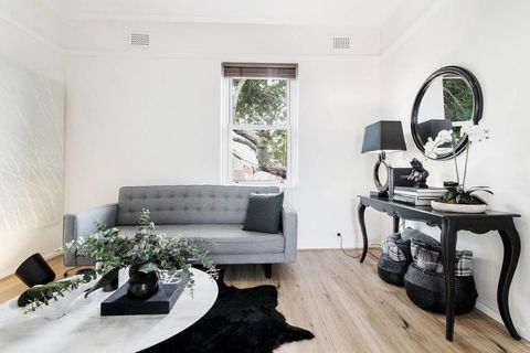 Chic Woollahra Pied-Ã -Terre With Parking - Pubs and Clubs 0