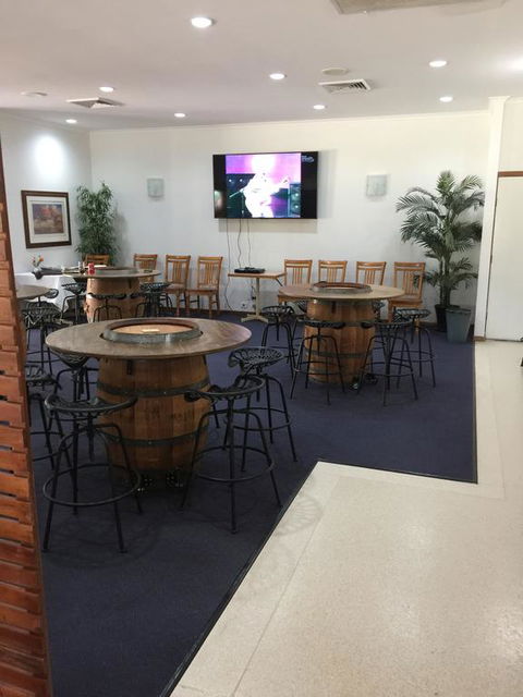 Chinchilla Great Western Motor Inn - Pubs and Clubs 1
